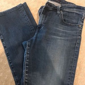 Women’s slim straight jeans